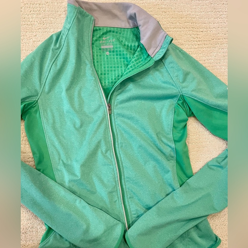 COPY - XS like new Nike Dri-fit green running jacket